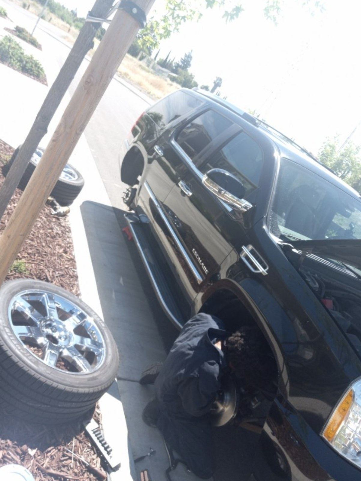Curbside wheel service at a Savannah area home